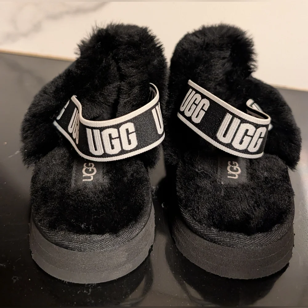 UGG Funkette Black Fluffy Shearling Slippers Big Kids Size 5 NWOT MSRP $120
